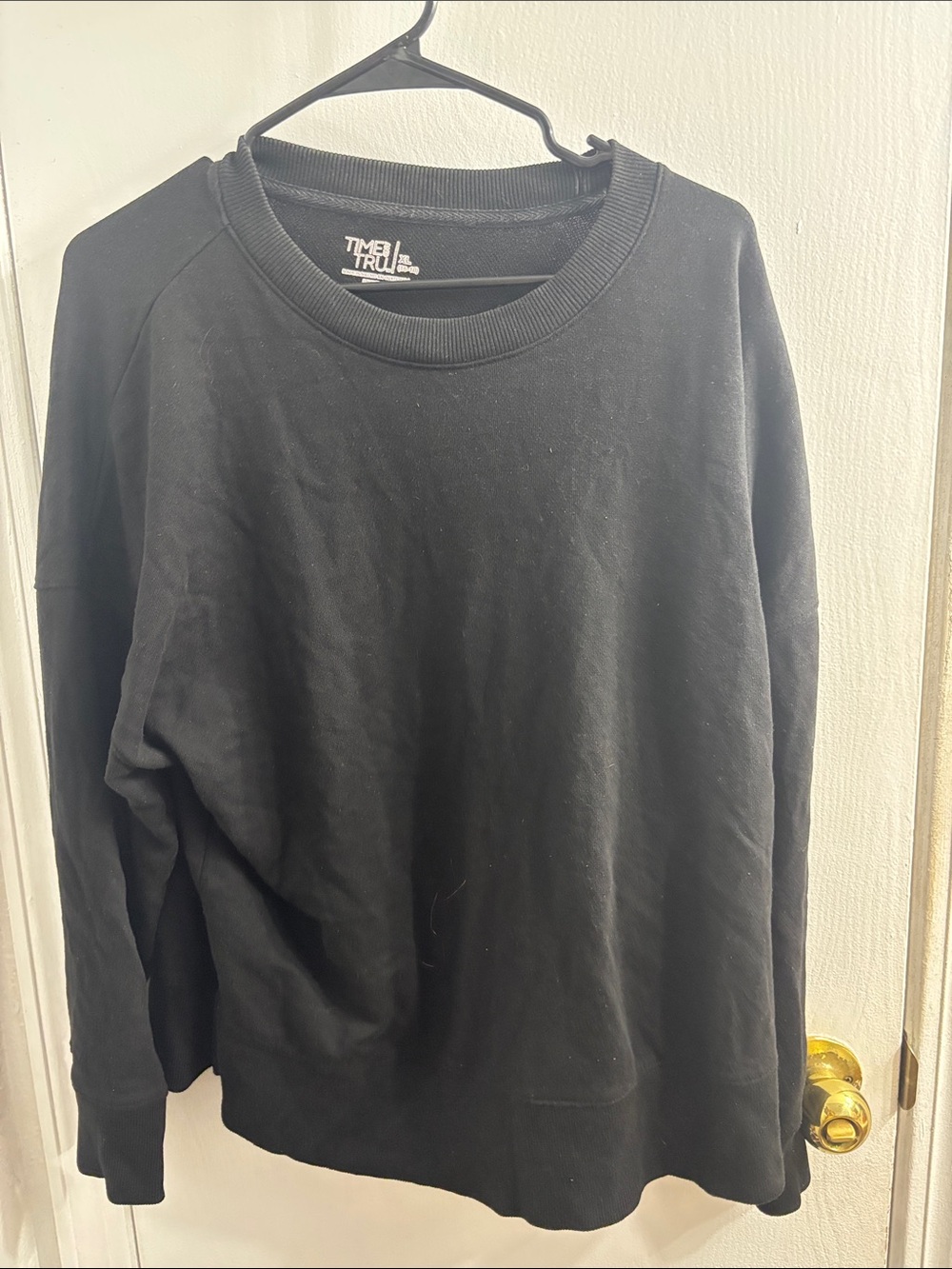 Time and Tru women’s Black Crewneck Pullover Sweatshirt
